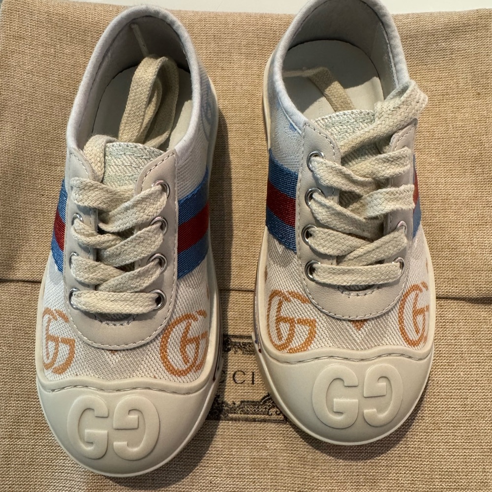 AUTHENTIC New Gucci kids sneaker size 24. Box and dust bag included